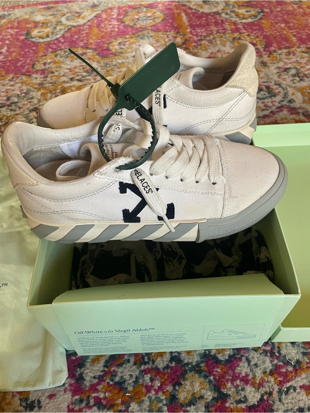 Off-White White Canvas Low-Top Sneakers with Black Arrow